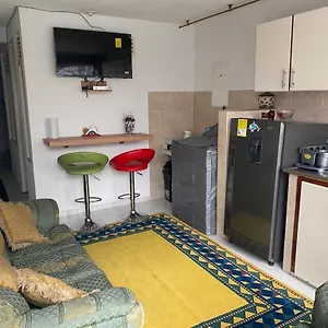Acogedor Pequeno E Independiente Apartamento